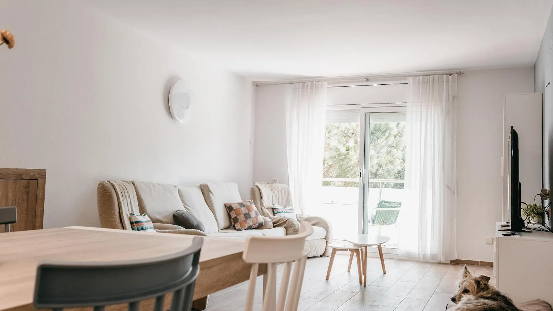Hauzify I Apartament Arroyo location